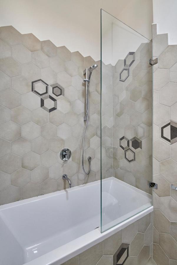 Orangehomes Unique Design 3 Bathrooms Flat Budapest Bagian luar foto