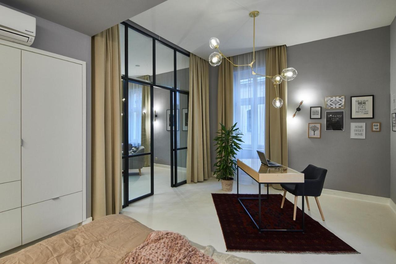 Orangehomes Unique Design 3 Bathrooms Flat Budapest Bagian luar foto